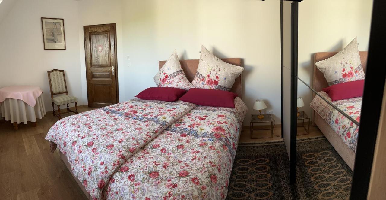 Au Parfum Des Roses Apartment Gunstett Bagian luar foto
