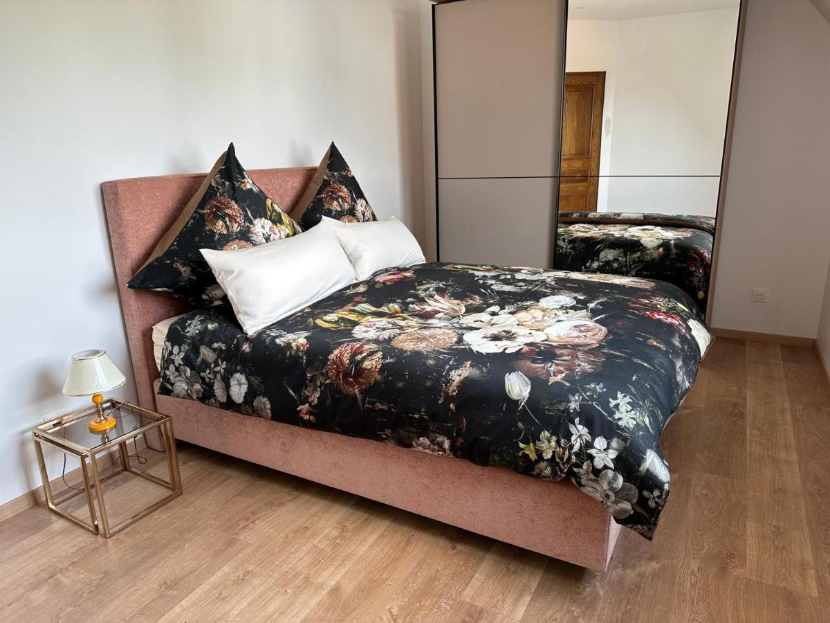 Au Parfum Des Roses Apartment Gunstett Bagian luar foto