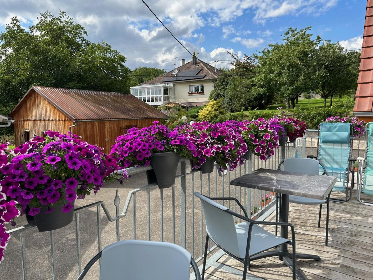 Au Parfum Des Roses Apartment Gunstett Bagian luar foto
